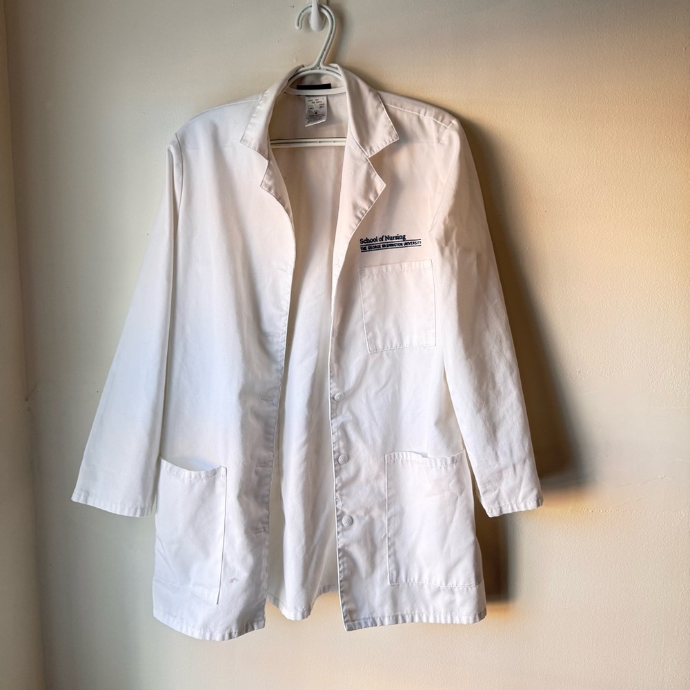 GW School of Nursing Short White Coat Women’s Size Small